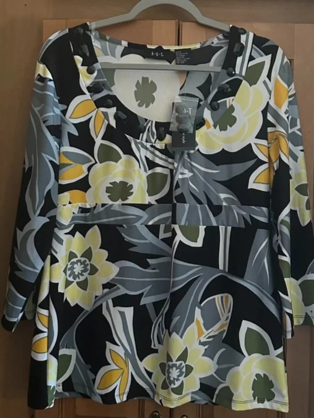 NWT R*Q*T Colorful Top L - Picture 1 of 3